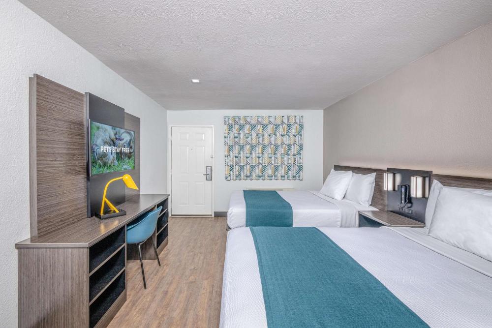 Queen Room with Two Queen Beds - Disability Access - Non-Smoking interior